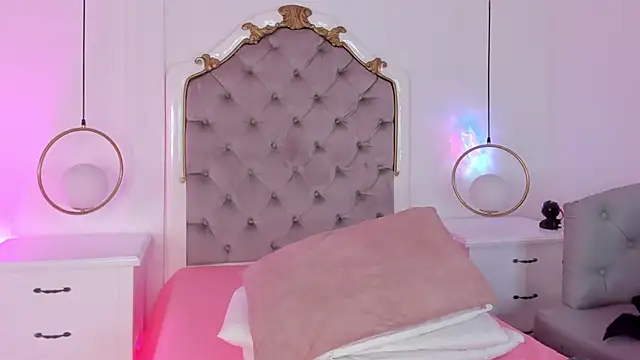 Snapshot of Meredit_Lane chatting on November 4, 2025, 7:02 pm Meredit Lane online show from November 4, 2025, 7:02 pm