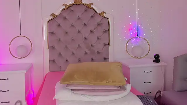 Snapshot of Meredit_Lane chatting on November 11, 2025, 7:47 pm Meredit Lane online show from November 11, 2025, 7:47 pm