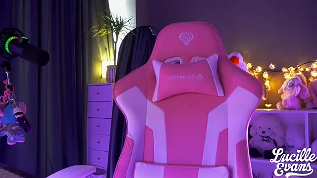 lucille evans online show from April 27, 2026, 4:21 am