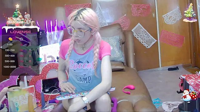 Skinygirl online show from February 14, 2025, 2:50 am