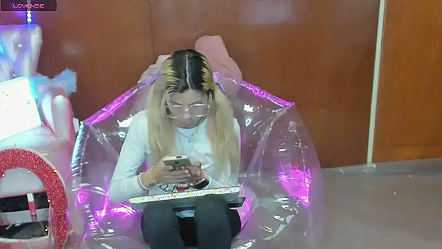 Skinygirl online show from March 21, 2026, 10:24 pm