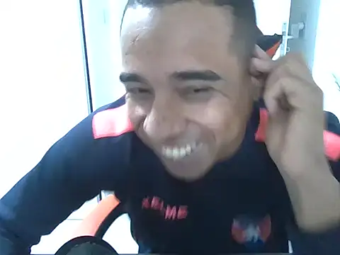 Juninho10c online show from November 18, 2025, 12:16 am