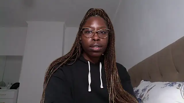 Snapshot of MadamIndigo chatting on December 21, 2024, 5:29 pm MadamIndigo online show from December 21, 2024, 5:29 pm