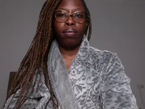 Snapshot of MadamIndigo chatting on January 5, 2025, 3:11 am MadamIndigo online show from January 5, 2025, 3:11 am