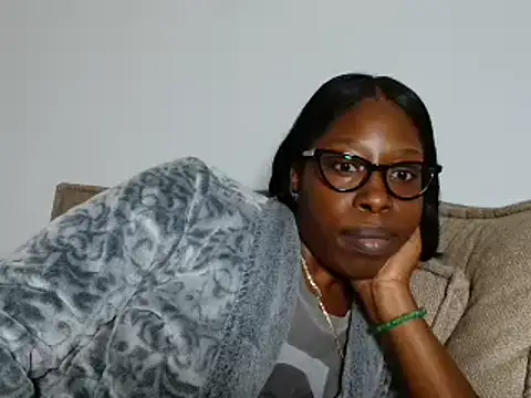 MadamIndigo online show from November 19, 2025, 4:01 am