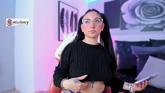 lucy neil online show from September 22, 2025, 7:05 pm