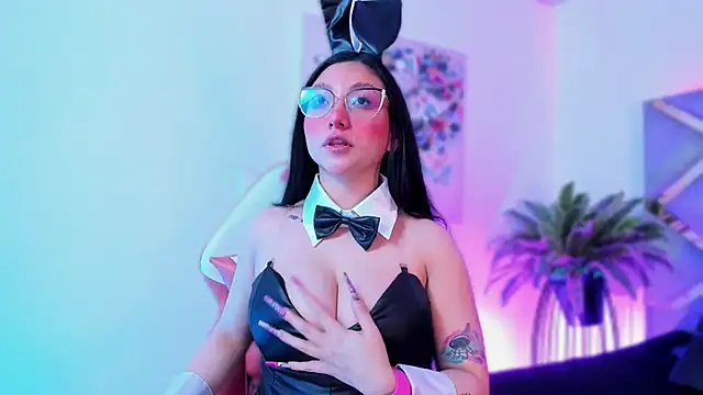 lucy neil online show from November 1, 2025, 2:35 am