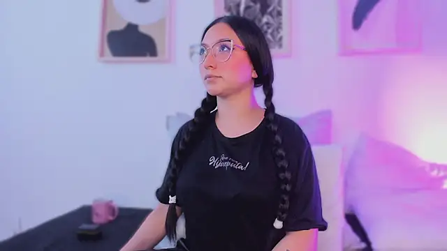 lucy neil online show from February 13, 2026, 2:40 am