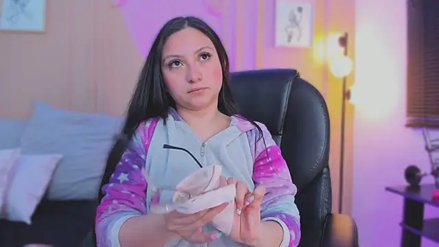 lucy neil online show from April 11, 2026, 2:38 am