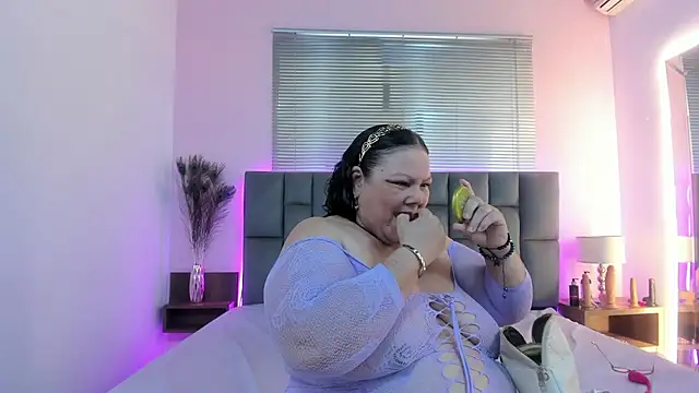 Snapshot of mommy_cute chatting on May 27, 2026, 8:39 pm mommy cute online show from May 27, 2026, 8:39 pm