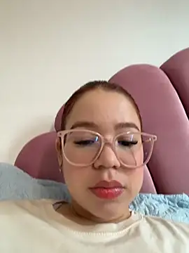 Snapshot of Lucyklein2022 chatting on March 15, 2026, 5:41 pm Lucyklein2022 online show from March 15, 2026, 5:41 pm