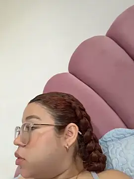 Snapshot of Lucyklein2022 chatting on April 14, 2026, 4:02 pm Lucyklein2022 online show from April 14, 2026, 4:02 pm