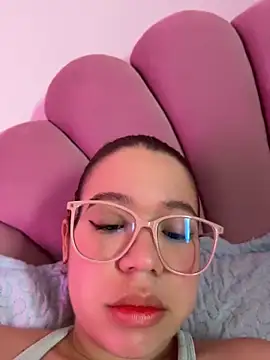 Snapshot of Lucyklein2022 chatting on April 19, 2026, 3:11 pm Lucyklein2022 online show from April 19, 2026, 3:11 pm