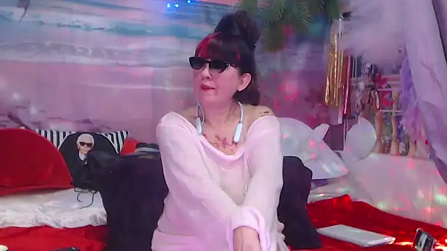 Snapshot of NightOrhideya chatting on November 16, 2025, 3:23 am NightOrhideya online show from November 16, 2025, 3:23 am