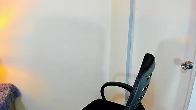 Snapshot of FuckDollNicky chatting on October 25, 2025, 6:24 pm FuckDollNicky online show from October 25, 2025, 6:24 pm