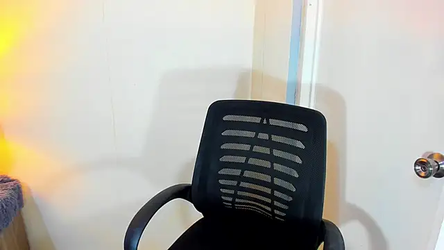 Snapshot of FuckDollNicky chatting on December 18, 2025, 2:45 pm FuckDollNicky online show from December 18, 2025, 2:45 pm