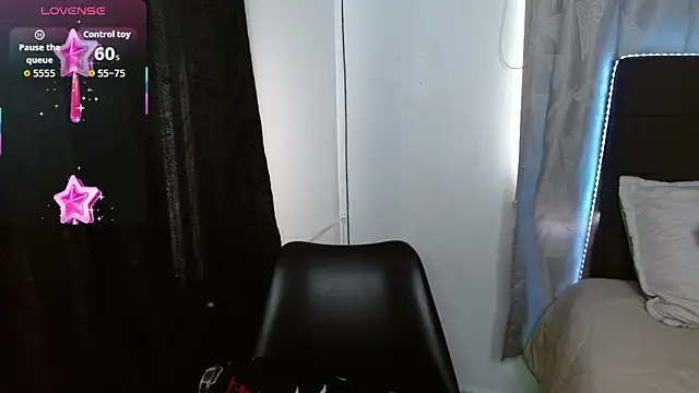 Snapshot of vaness_weet chatting on October 24, 2025, 8:16 pm vaness weet online show from October 24, 2025, 8:16 pm