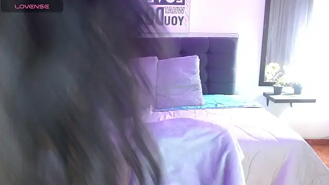 Snapshot of vaness_weet chatting on October 26, 2025, 7:53 pm vaness weet online show from October 26, 2025, 7:53 pm