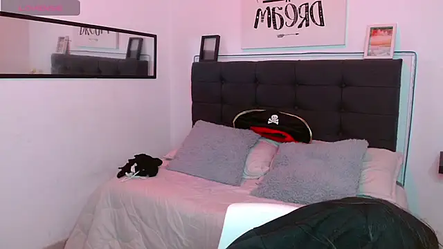 Snapshot of vaness_weet chatting on October 30, 2025, 8:09 pm vaness weet online show from October 30, 2025, 8:09 pm