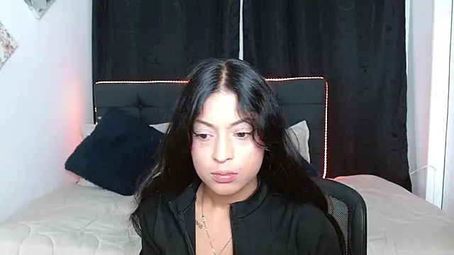 Snapshot of vaness_weet chatting on November 17, 2025, 8:14 pm vaness weet online show from November 17, 2025, 8:14 pm