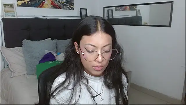 Snapshot of vaness_weet chatting on December 4, 2025, 9:12 pm vaness weet online show from December 4, 2025, 9:12 pm