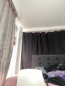 Snapshot of vaness_weet chatting on December 15, 2025, 7:18 pm vaness weet online show from December 15, 2025, 7:18 pm