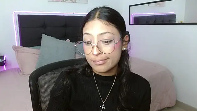 Snapshot of vaness_weet chatting on March 8, 2026, 12:19 am vaness weet online show from March 8, 2026, 12:19 am