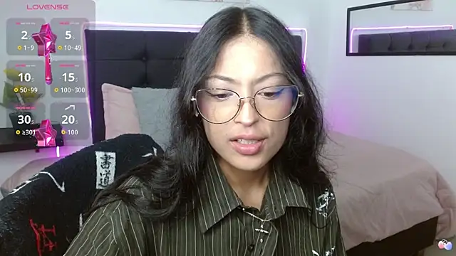 Snapshot of vaness_weet chatting on April 2, 2026, 8:28 pm vaness weet online show from April 2, 2026, 8:28 pm