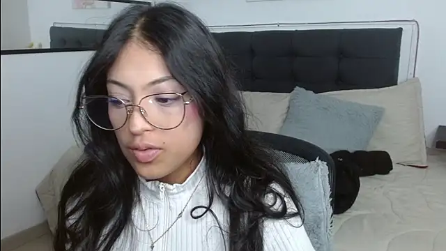 Snapshot of vaness_weet chatting on April 23, 2026, 7:49 pm vaness weet online show from April 23, 2026, 7:49 pm