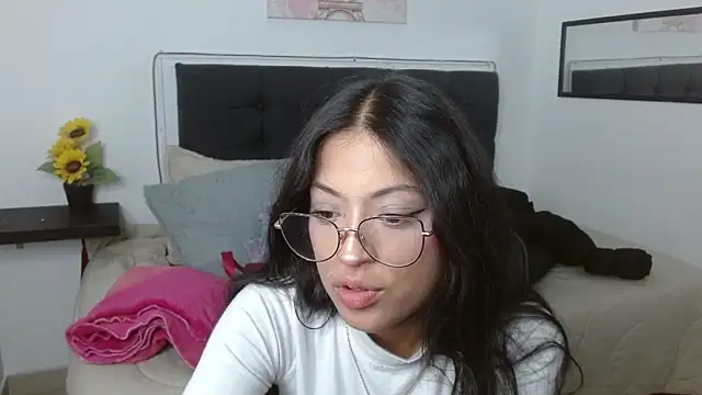 Snapshot of vaness_weet chatting on April 28, 2026, 7:52 pm vaness weet online show from April 28, 2026, 7:52 pm