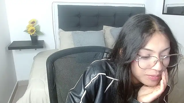 Snapshot of vaness_weet chatting on April 29, 2026, 8:15 pm vaness weet online show from April 29, 2026, 8:15 pm