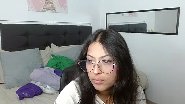 Snapshot of vaness_weet chatting on May 8, 2026, 7:52 pm vaness weet online show from May 8, 2026, 7:52 pm
