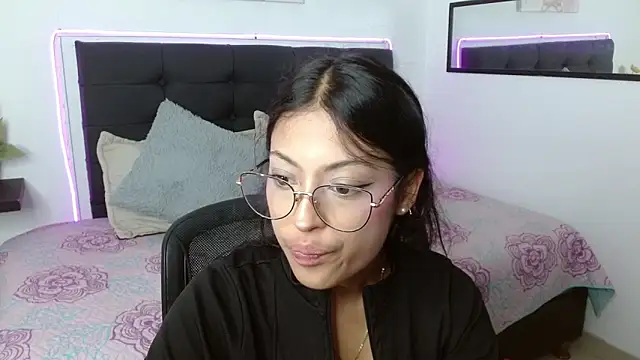 Snapshot of vaness_weet chatting on May 16, 2026, 7:34 pm vaness weet online show from May 16, 2026, 7:34 pm