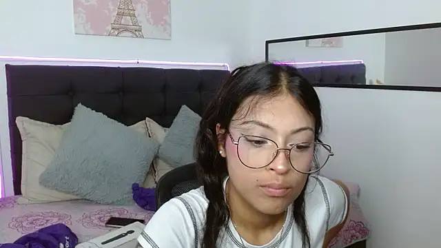 Snapshot of vaness_weet chatting on May 21, 2026, 8:49 pm vaness weet online show from May 21, 2026, 8:49 pm