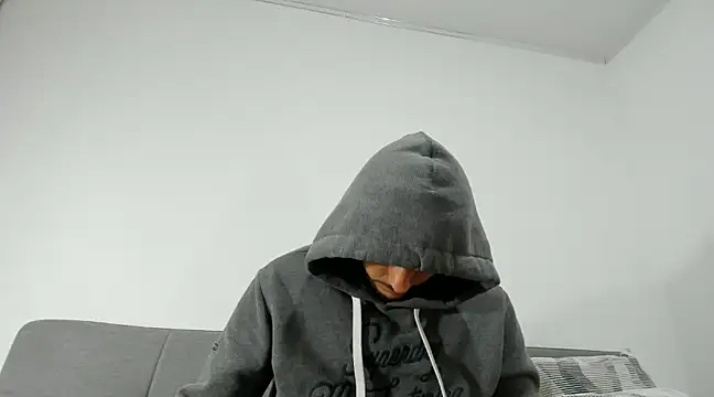 tuyo1995 online show from December 11, 2024, 7:42 am