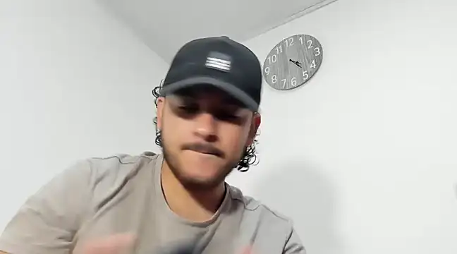 tuyo1995 online show from March 17, 2025, 9:23 pm