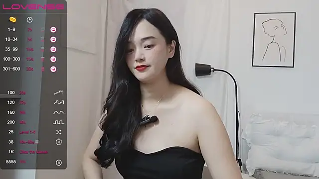 QiuPeiPeimmm online show from December 4, 2024, 1:53 pm