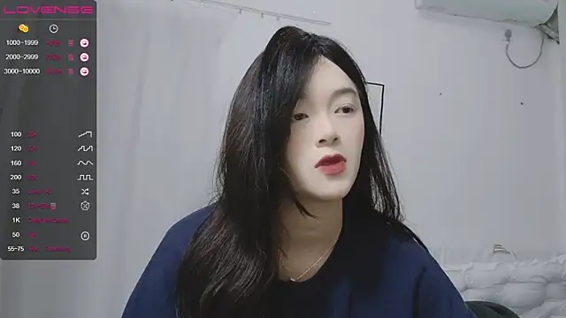 QiuPeiPeimmm online show from February 18, 2025, 2:06 pm