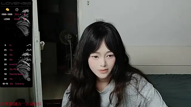 QiuPeiPeimmm online show from September 8, 2025, 3:33 pm