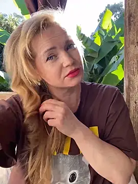 Snapshot of Lady__Maria chatting on November 20, 2025, 10:15 am Lady Maria online show from November 20, 2025, 10:15 am