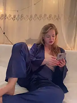 Snapshot of Lady__Maria chatting on December 2, 2025, 3:51 pm Lady Maria online show from December 2, 2025, 3:51 pm