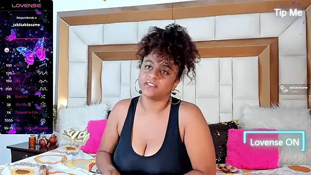 Snapshot of BellaKarla chatting on December 6, 2024, 11:47 pm BellaKarla online show from December 6, 2024, 11:47 pm