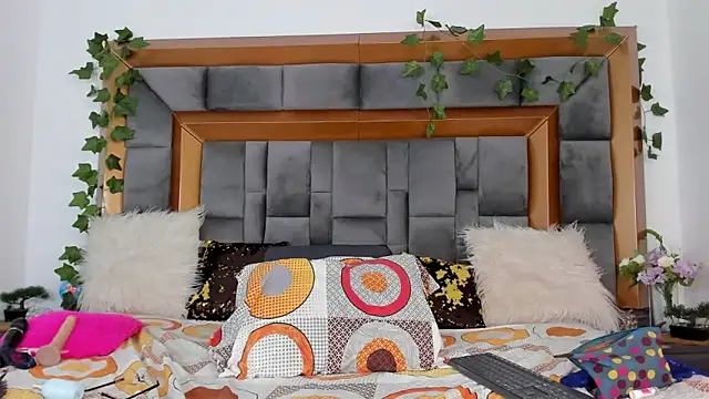 Snapshot of BellaKarla chatting on March 4, 2025, 11:11 pm BellaKarla online show from March 4, 2025, 11:11 pm