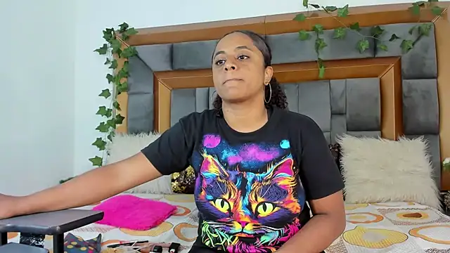 Snapshot of BellaKarla chatting on March 8, 2025, 1:57 pm BellaKarla online show from March 8, 2025, 1:57 pm