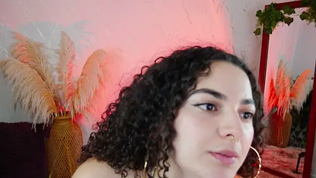 Snapshot of merida_bell18 chatting on December 15, 2025, 10:58 pm merida bell18 online show from December 15, 2025, 10:58 pm