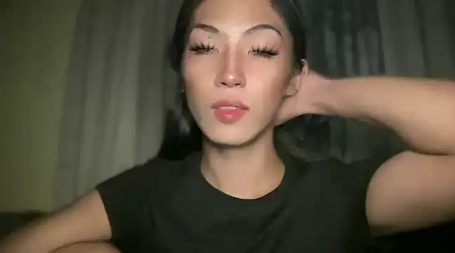 Snapshot of Bella_Gordon chatting on December 22, 2024, 8:58 pm Bella Gordon online show from December 22, 2024, 8:58 pm