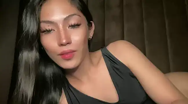 Snapshot of Bella_Gordon chatting on January 3, 2025, 1:48 am Bella Gordon online show from January 3, 2025, 1:48 am