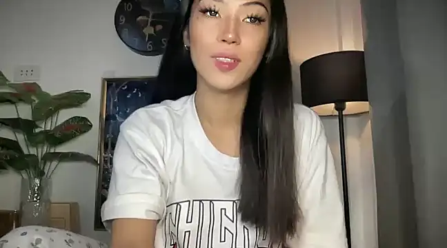 Snapshot of Bella_Gordon chatting on February 16, 2025, 10:32 pm Bella Gordon online show from February 16, 2025, 10:32 pm