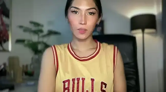 Snapshot of Bella_Gordon chatting on February 24, 2025, 2:15 pm Bella Gordon online show from February 24, 2025, 2:15 pm