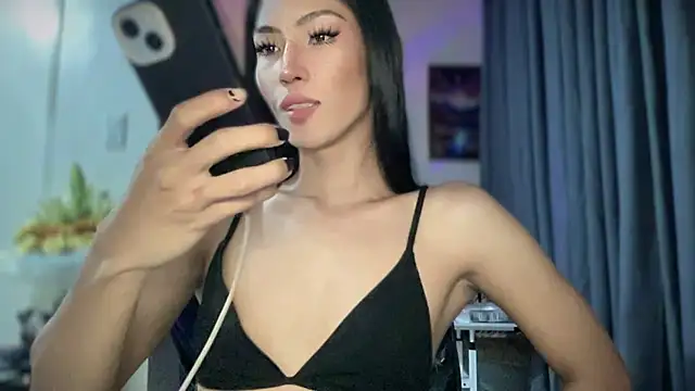 Snapshot of Bella_Gordon chatting on October 16, 2025, 2:29 pm Bella Gordon online show from October 16, 2025, 2:29 pm